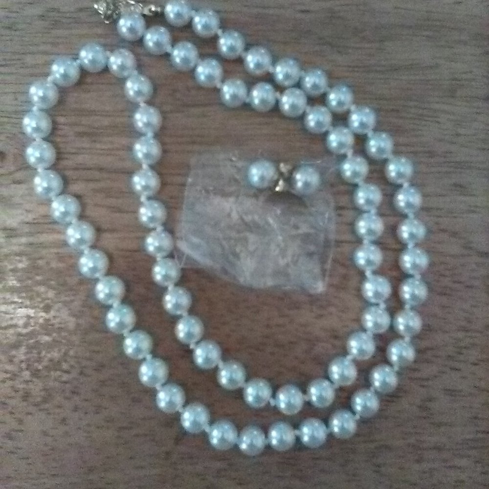Knotted Faux Pearl Necklace with Stud Earrings